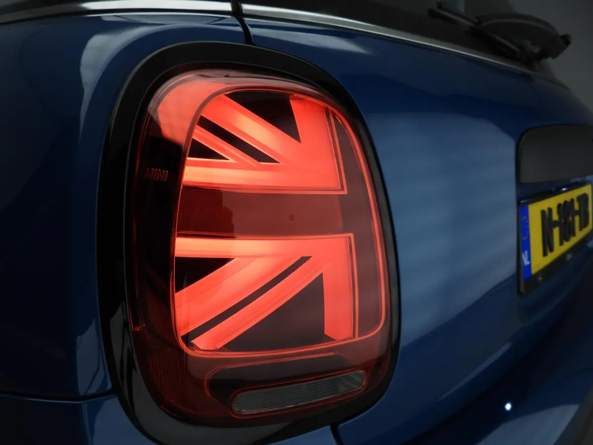One Sportstoelen / Climate / Cruise / LED / PDC / ISOFIX / Alu wielen black