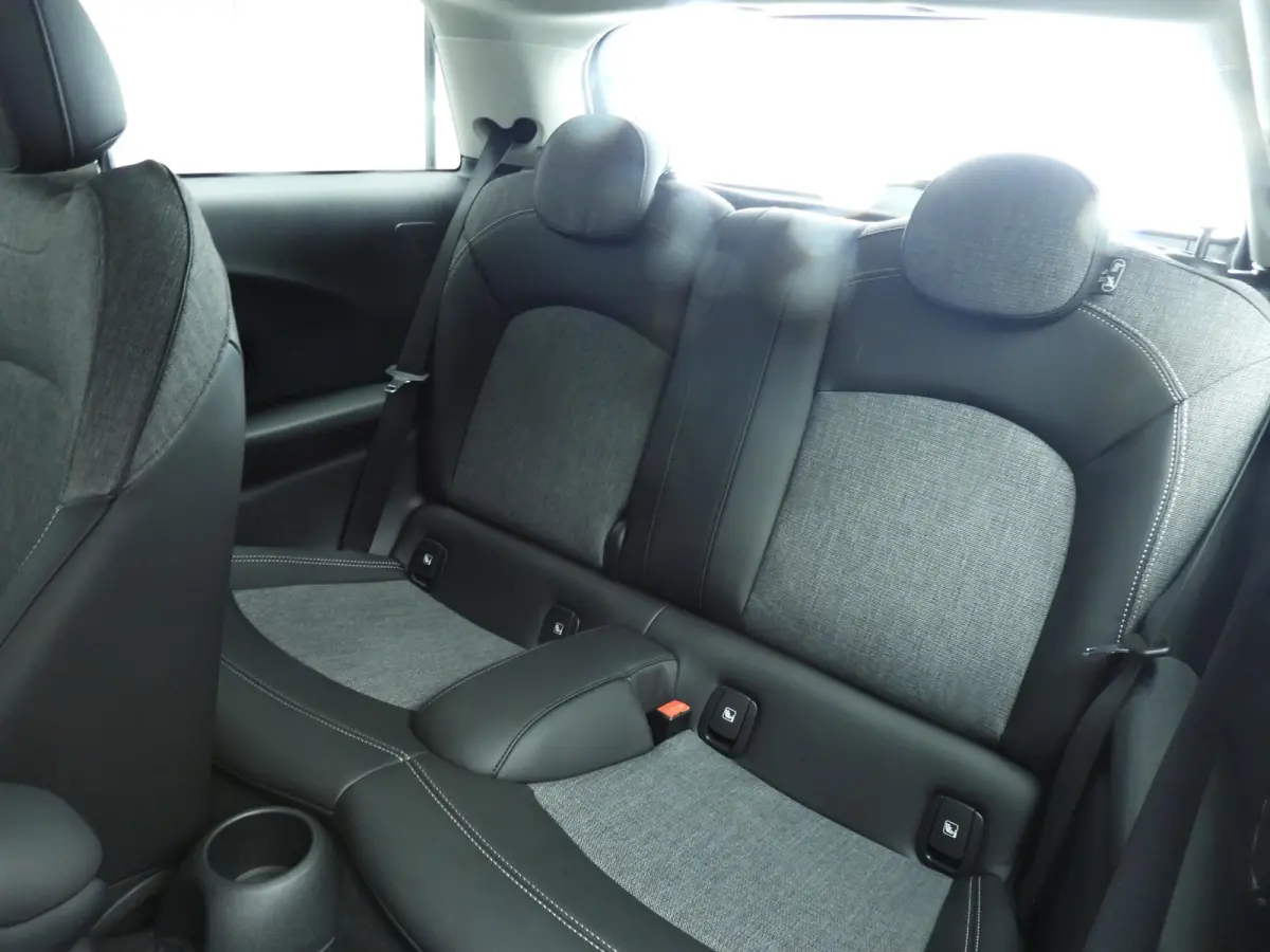 One Sportstoelen / Climate / Cruise / LED / PDC / ISOFIX / Alu wielen black