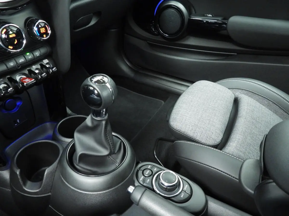 One Sportstoelen / Climate / Cruise / LED / PDC / ISOFIX / Alu wielen black