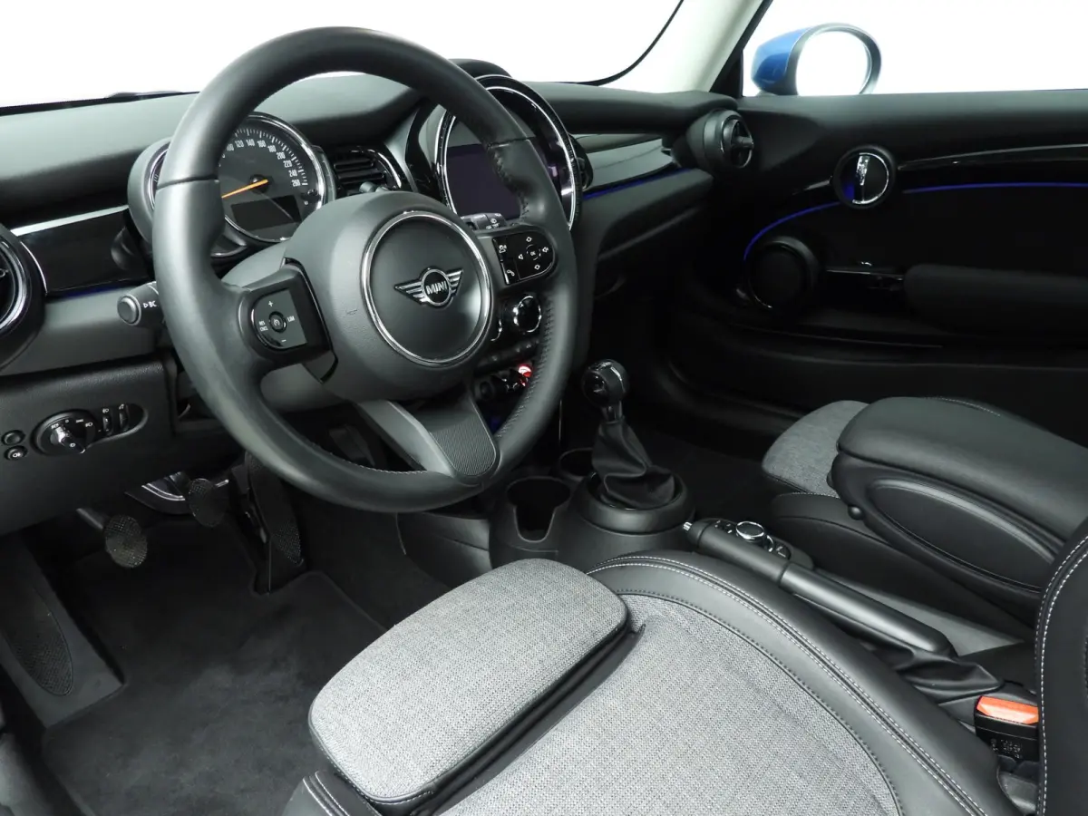 One Sportstoelen / Climate / Cruise / LED / PDC / ISOFIX / Alu wielen black