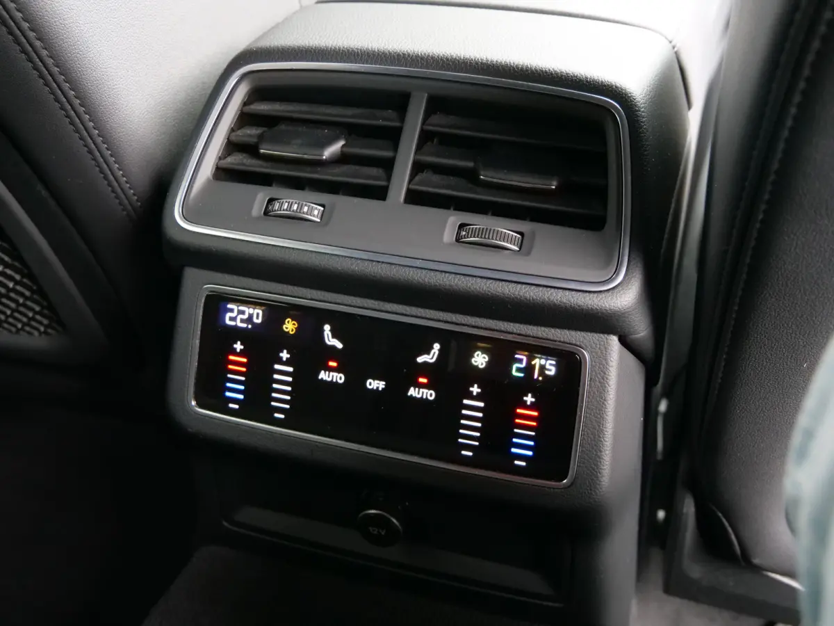 50 TFSI e quattro S edition 299 Pk Automaat Navi / DAB /  Trekhaak / S-Line