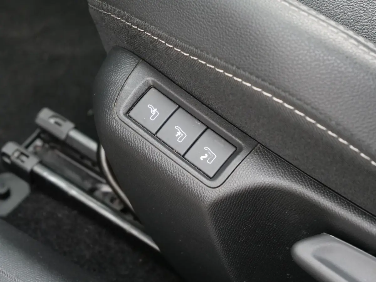 1.2 Turbo Business Elegance 130 Pk Automaat Navigatie / DAB / Apple Carply / Camera