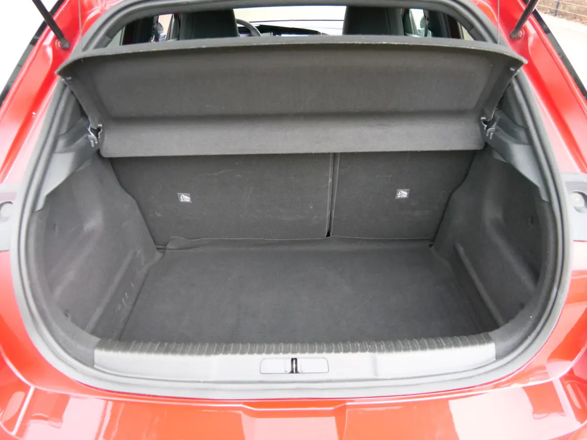 1.2 Turbo Business Elegance 130 Pk Automaat Navigatie / DAB / Apple Carply / Camera