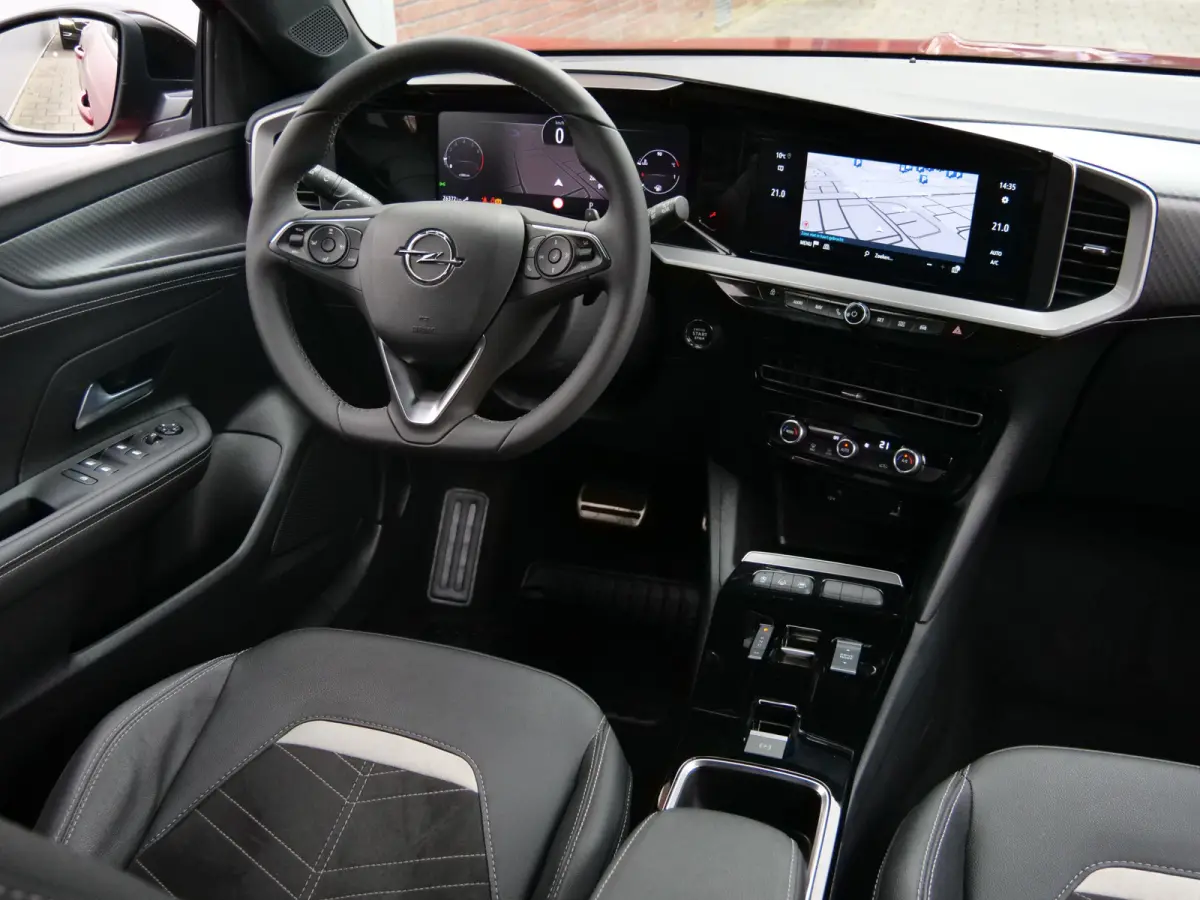 1.2 Turbo Business Elegance 130 Pk Automaat Navigatie / DAB / Apple Carply / Camera