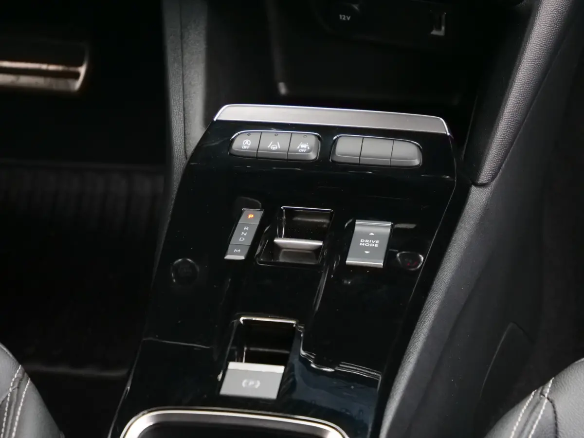 1.2 Turbo Business Elegance 130 Pk Automaat Navigatie / DAB / Apple Carply / Camera