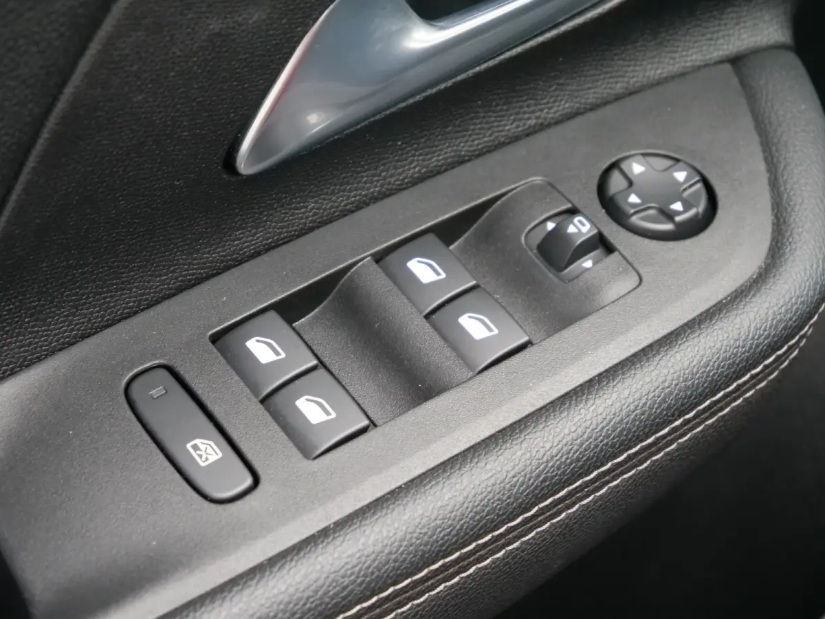 1.2 Turbo Business Elegance 130 Pk Automaat Navigatie / DAB / Apple Carply / Camera
