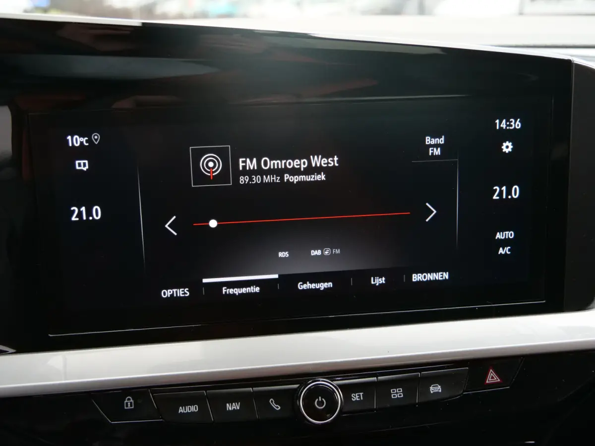 1.2 Turbo Business Elegance 130 Pk Automaat Navigatie / DAB / Apple Carply / Camera