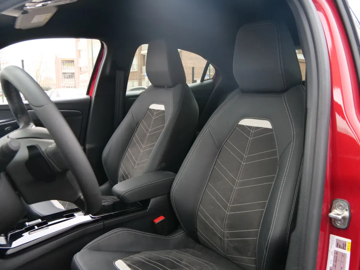 1.2 Turbo Business Elegance 130 Pk Automaat Navigatie / DAB / Apple Carply / Camera