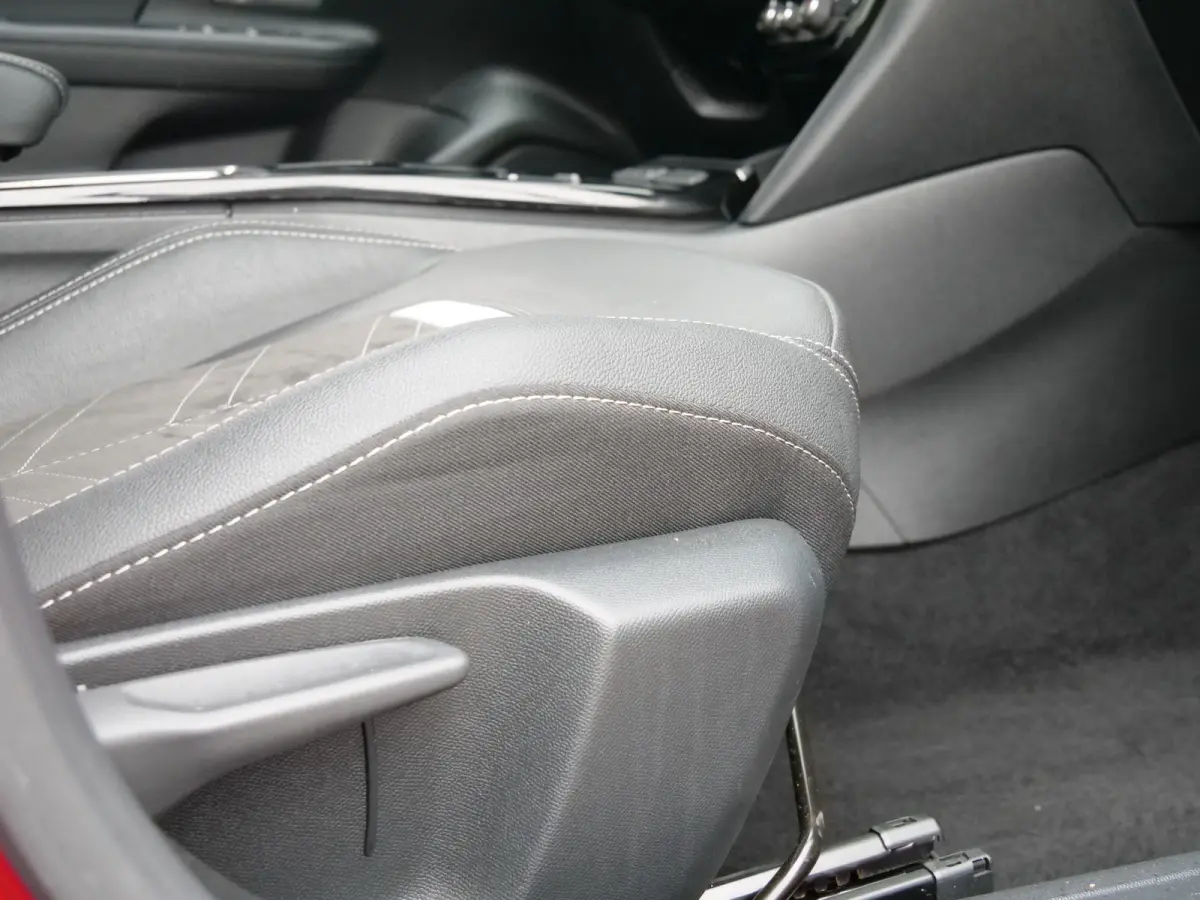 1.2 Turbo Business Elegance 130 Pk Automaat Navigatie / DAB / Apple Carply / Camera