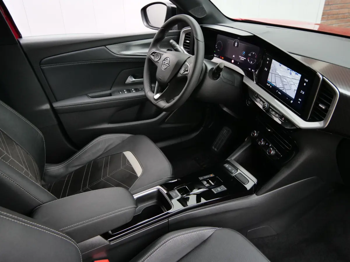 1.2 Turbo Business Elegance 130 Pk Automaat Navigatie / DAB / Apple Carply / Camera
