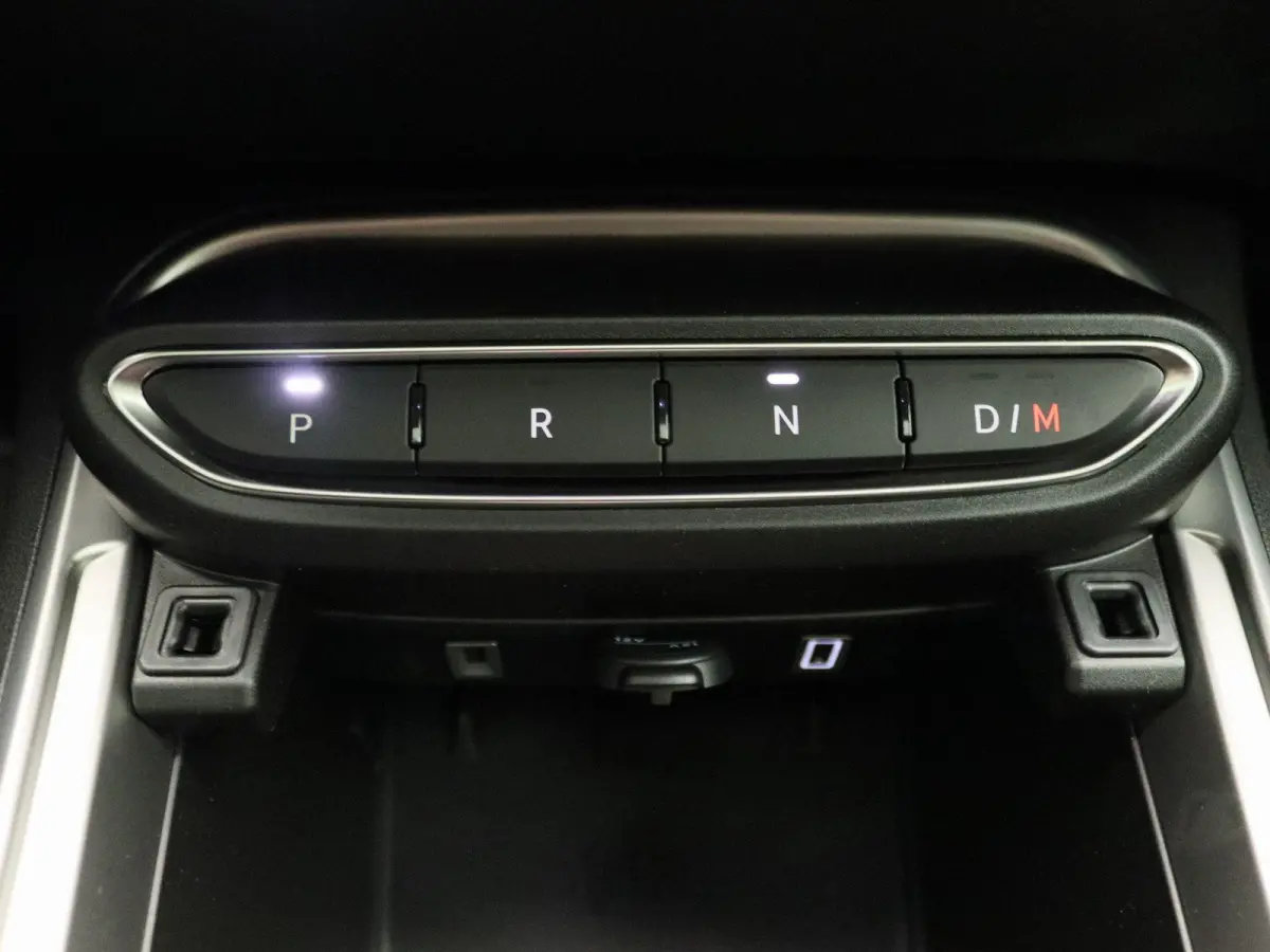 1.2 e-Hybrid Summit | Hoge Korting | Panorama Dak | Stoelverwarming | NAV | Adaptive Cruisecontrol |