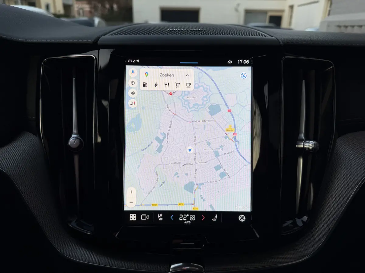 2.0 T6 Plug-in hybrid AWD Ultimate Chrome Panoramadak Headu UP Longe range SOH 100%