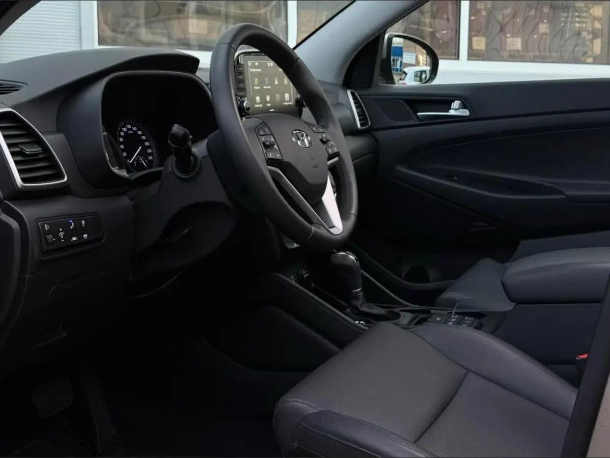 1.6 T-GDI Premium Plus / TREKHAAK / CARPLAY / PANO / 360 CAMERA / DODEHOEK / STOELVERKOELING + VERW / ELEK STOELEN