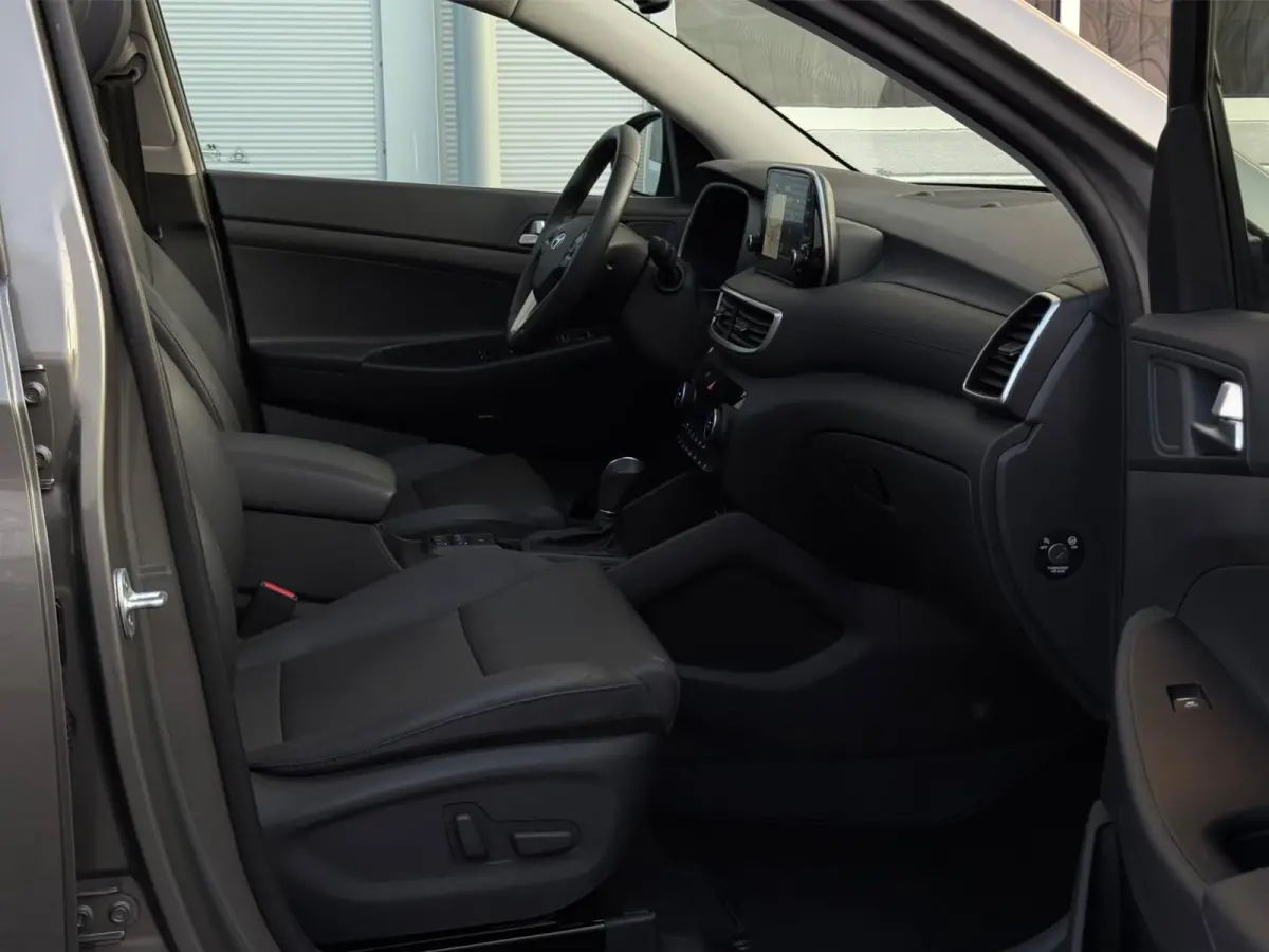 1.6 T-GDI Premium Plus / TREKHAAK / CARPLAY / PANO / 360 CAMERA / DODEHOEK / STOELVERKOELING + VERW / ELEK STOELEN