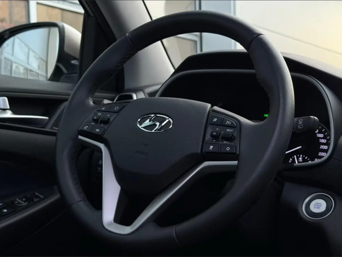 1.6 T-GDI Premium Plus / TREKHAAK / CARPLAY / PANO / 360 CAMERA / DODEHOEK / STOELVERKOELING + VERW / ELEK STOELEN
