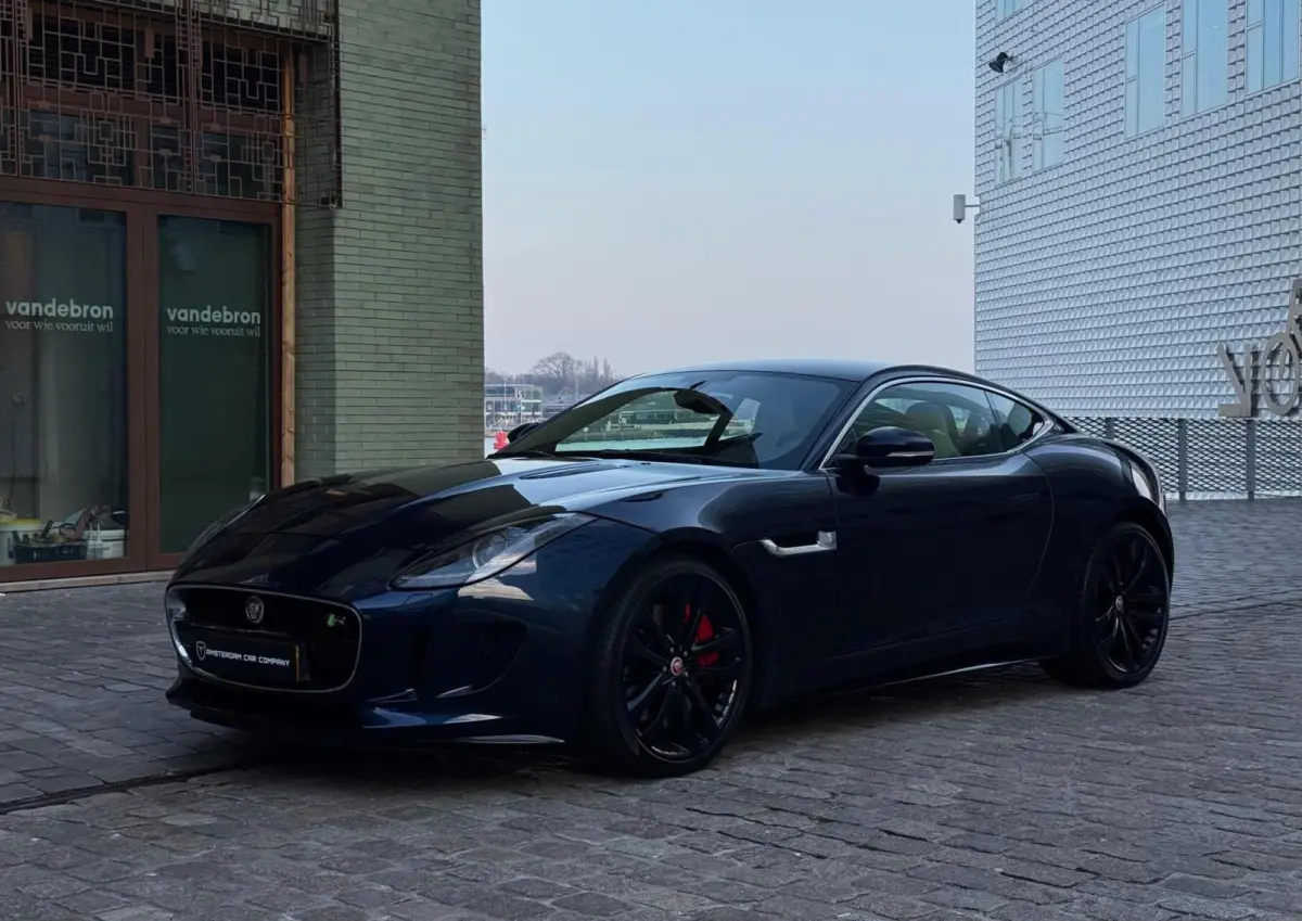 5.0 V8 R dealer serviced 551pk