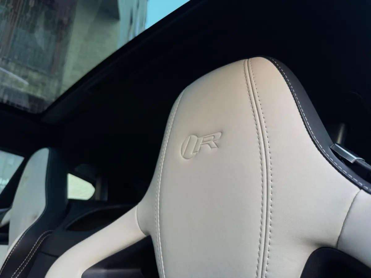 5.0 V8 R dealer serviced 551pk