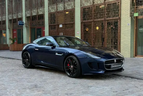 5.0 V8 R dealer serviced 551pk