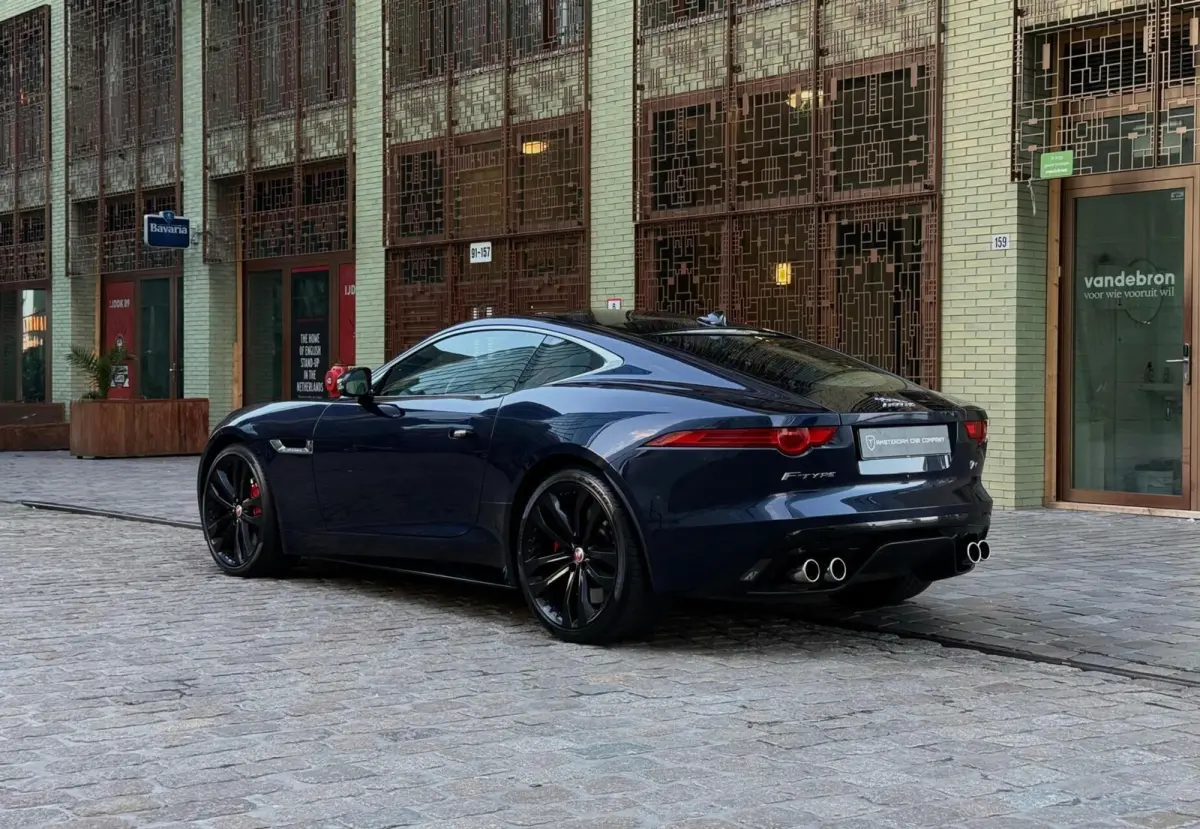 5.0 V8 R dealer serviced 551pk