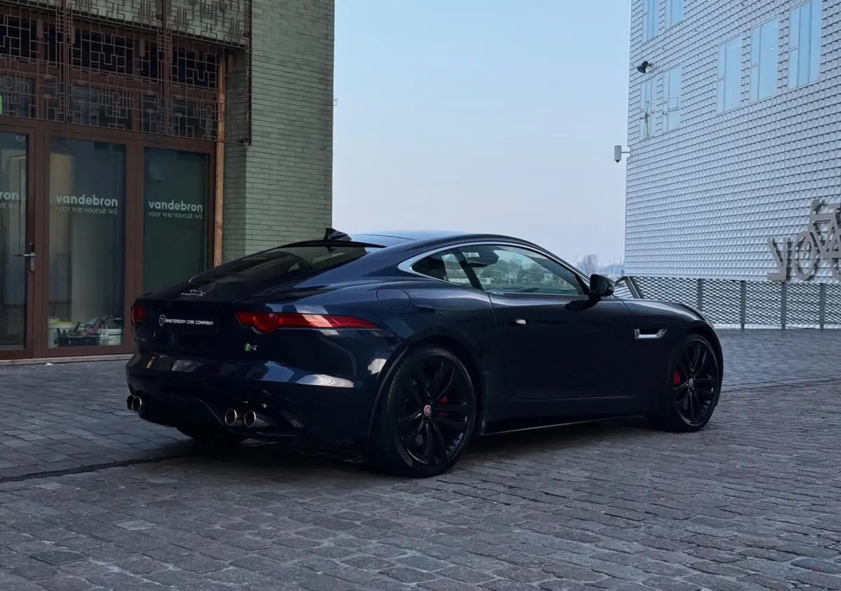 5.0 V8 R dealer serviced 551pk
