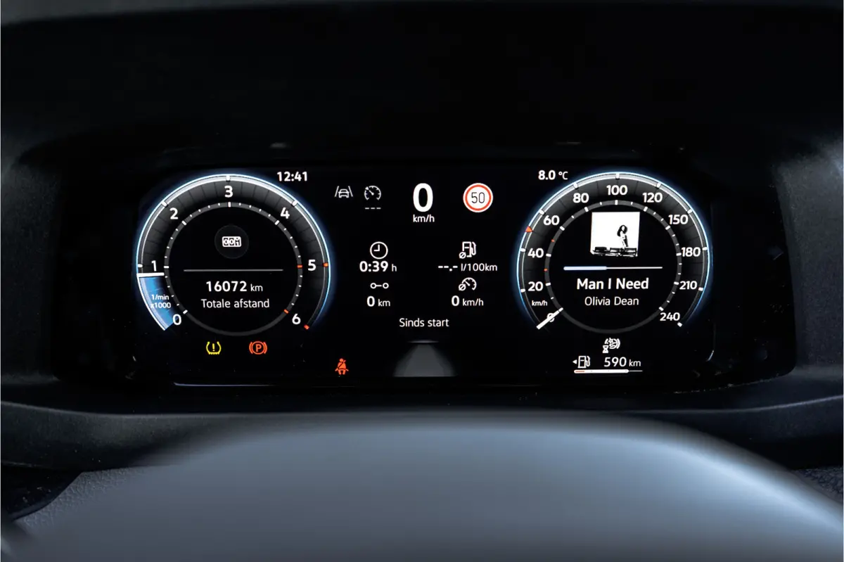 2.0 TDI L3H3 Trendline | Facelift | 140PK | Carplay | Navi | Cruise | Airco | Trekhaak