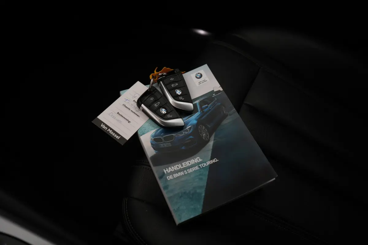 520i Corporate Lease High Executive LEDER | NAVIGATIE | PARKEERSENSOREN | ELEKTRISCHE KOFFERKLEP | AUTOMAAT |