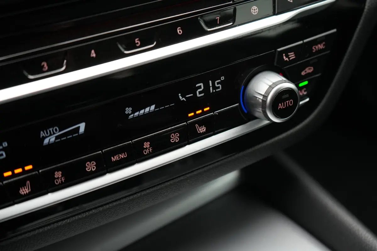 520i Corporate Lease High Executive LEDER | NAVIGATIE | PARKEERSENSOREN | ELEKTRISCHE KOFFERKLEP | AUTOMAAT |