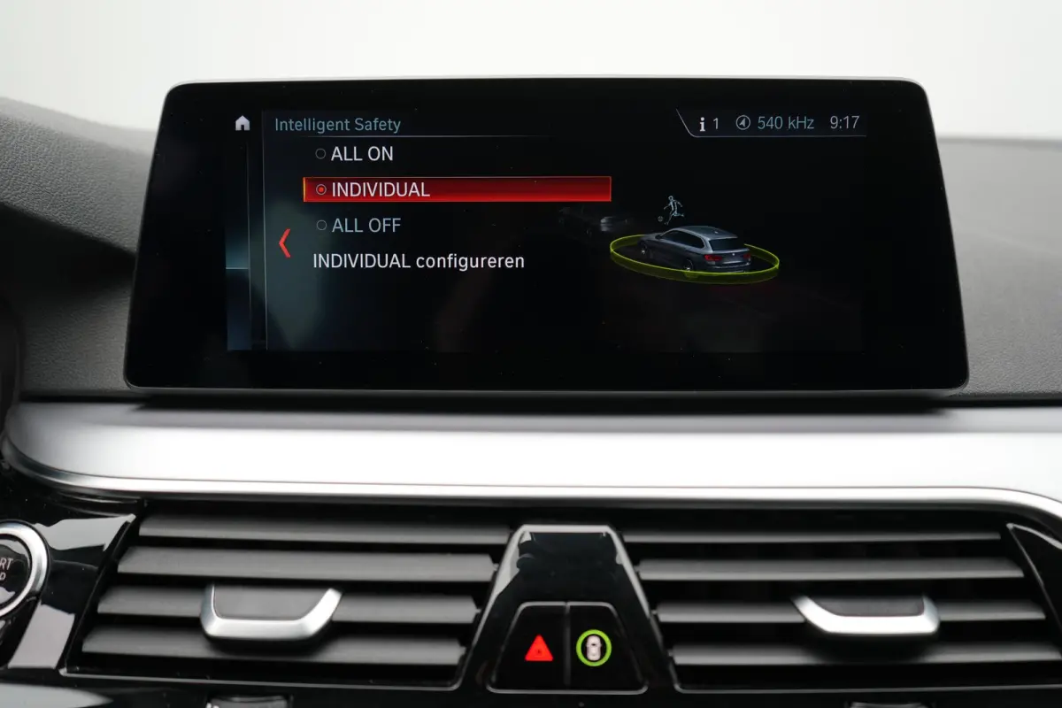520i Corporate Lease High Executive LEDER | NAVIGATIE | PARKEERSENSOREN | ELEKTRISCHE KOFFERKLEP | AUTOMAAT |