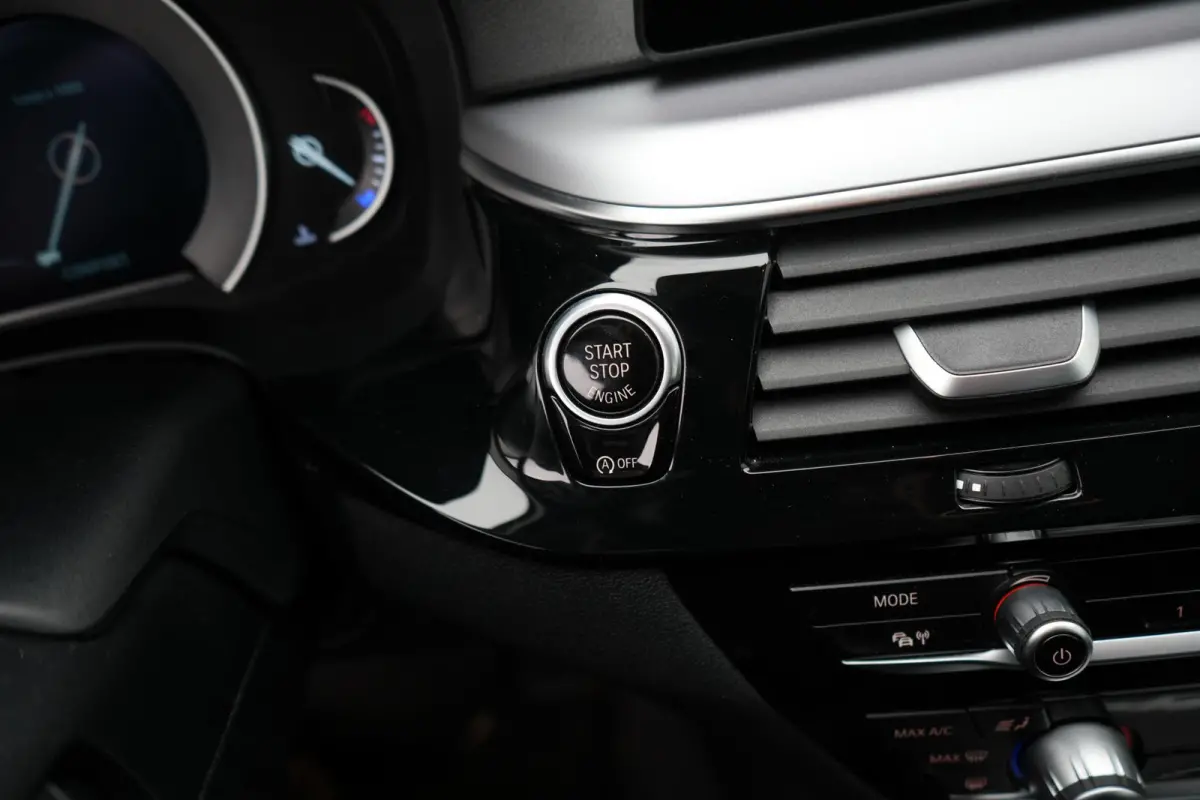 520i Corporate Lease High Executive LEDER | NAVIGATIE | PARKEERSENSOREN | ELEKTRISCHE KOFFERKLEP | AUTOMAAT |