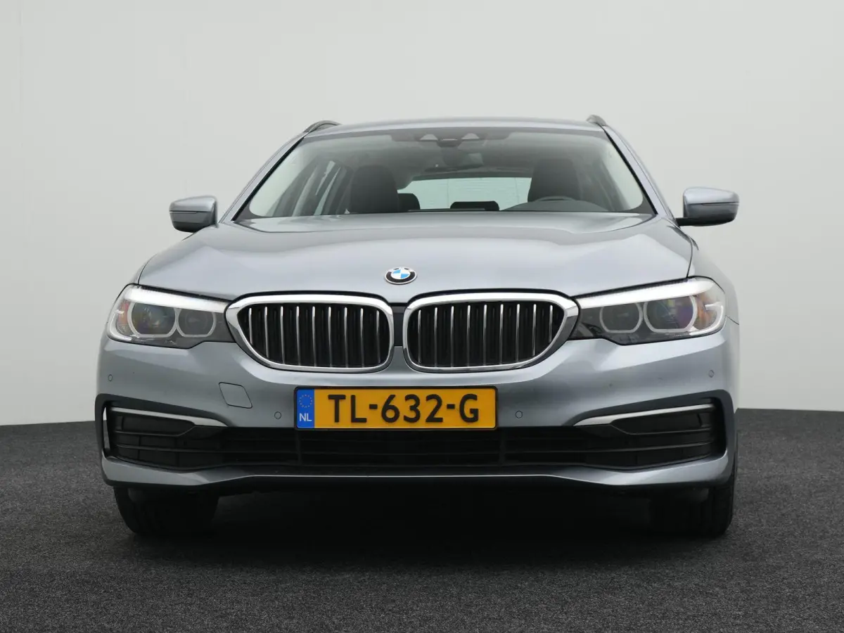 520i Corporate Lease High Executive LEDER | NAVIGATIE | PARKEERSENSOREN | ELEKTRISCHE KOFFERKLEP | AUTOMAAT |