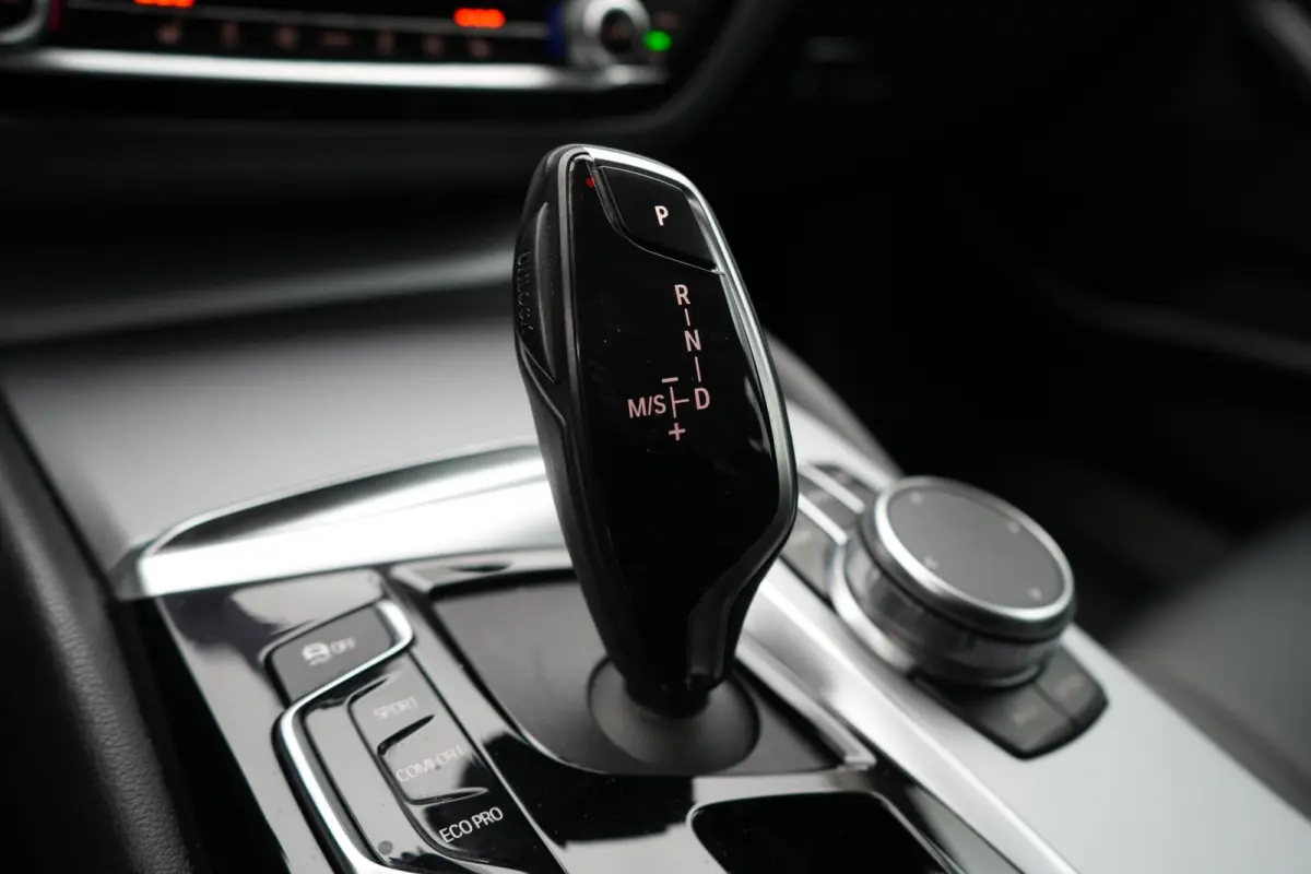 520i Corporate Lease High Executive LEDER | NAVIGATIE | PARKEERSENSOREN | ELEKTRISCHE KOFFERKLEP | AUTOMAAT |