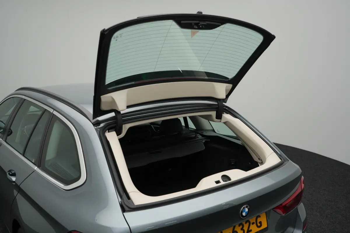 520i Corporate Lease High Executive LEDER | NAVIGATIE | PARKEERSENSOREN | ELEKTRISCHE KOFFERKLEP | AUTOMAAT |