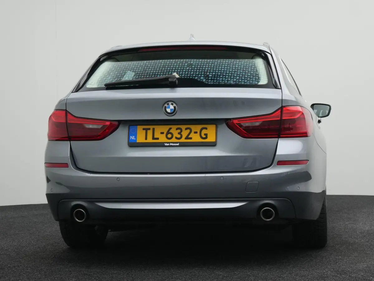 520i Corporate Lease High Executive LEDER | NAVIGATIE | PARKEERSENSOREN | ELEKTRISCHE KOFFERKLEP | AUTOMAAT |
