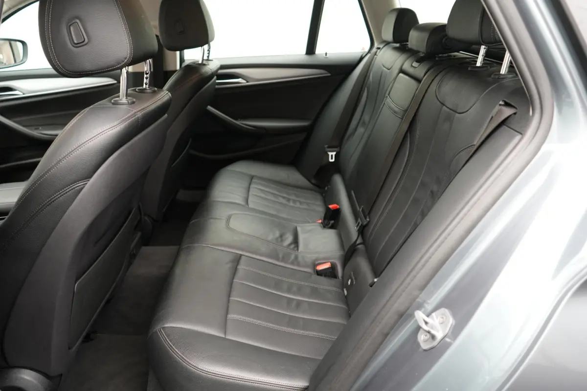 520i Corporate Lease High Executive LEDER | NAVIGATIE | PARKEERSENSOREN | ELEKTRISCHE KOFFERKLEP | AUTOMAAT |