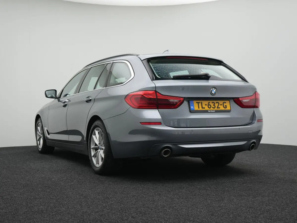 520i Corporate Lease High Executive LEDER | NAVIGATIE | PARKEERSENSOREN | ELEKTRISCHE KOFFERKLEP | AUTOMAAT |