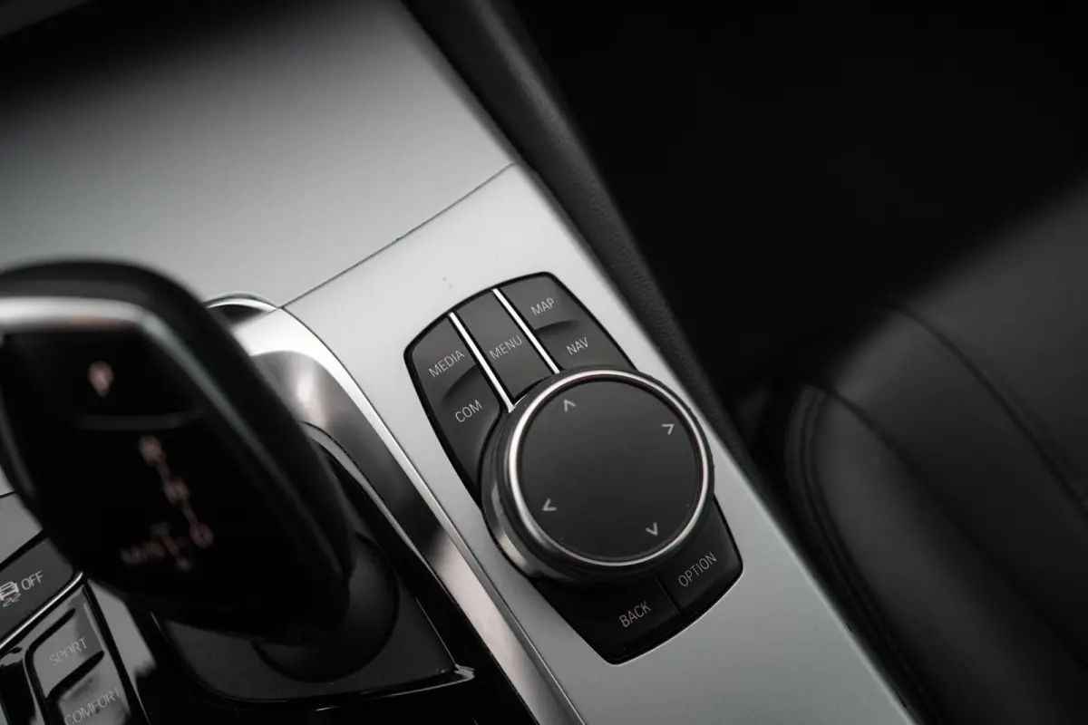 520i Corporate Lease High Executive LEDER | NAVIGATIE | PARKEERSENSOREN | ELEKTRISCHE KOFFERKLEP | AUTOMAAT |