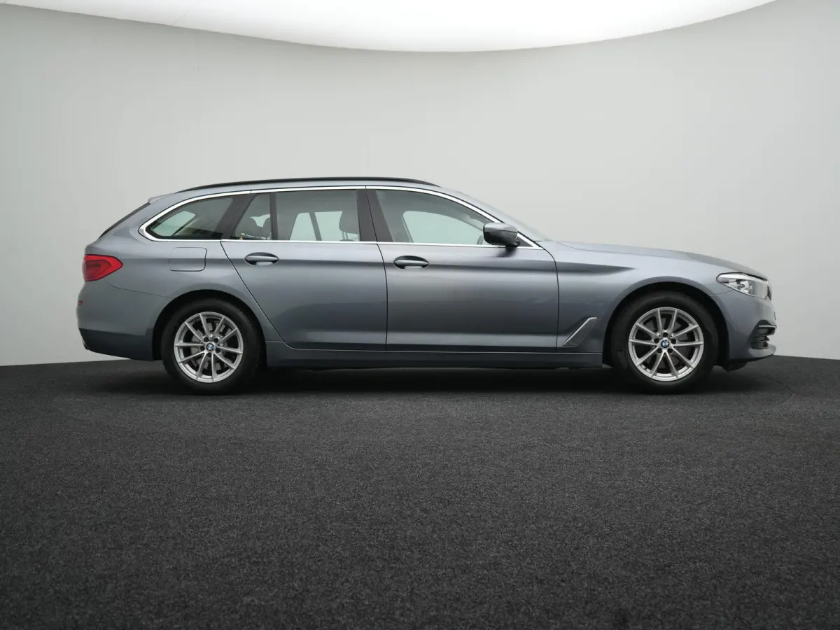 520i Corporate Lease High Executive LEDER | NAVIGATIE | PARKEERSENSOREN | ELEKTRISCHE KOFFERKLEP | AUTOMAAT |