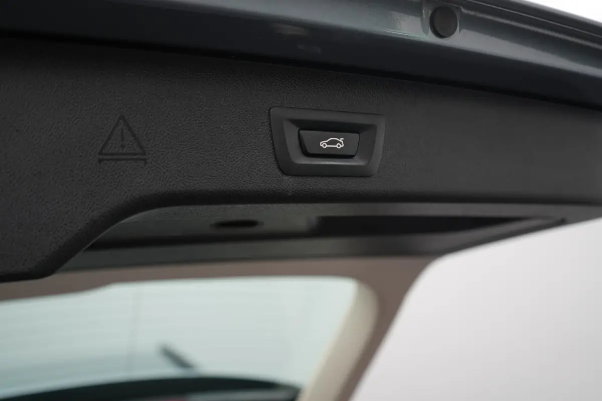 520i Corporate Lease High Executive LEDER | NAVIGATIE | PARKEERSENSOREN | ELEKTRISCHE KOFFERKLEP | AUTOMAAT |