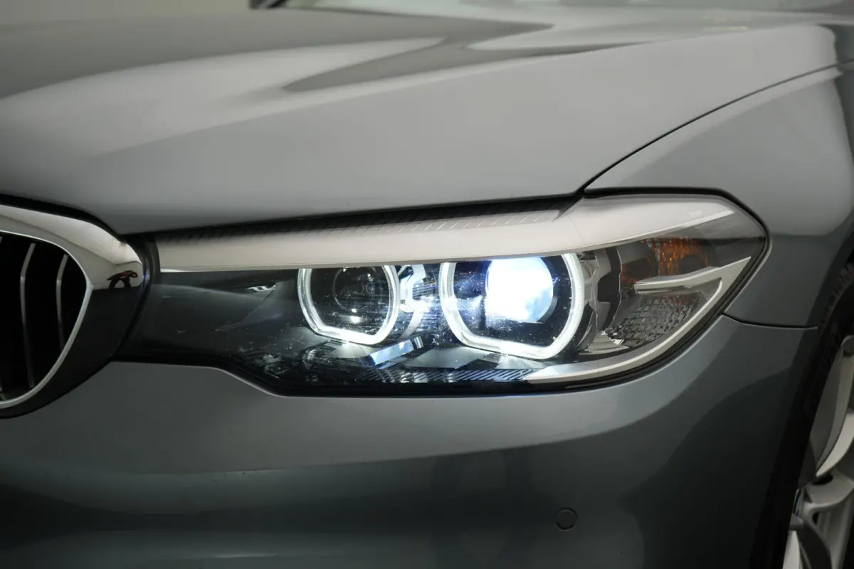 520i Corporate Lease High Executive LEDER | NAVIGATIE | PARKEERSENSOREN | ELEKTRISCHE KOFFERKLEP | AUTOMAAT |