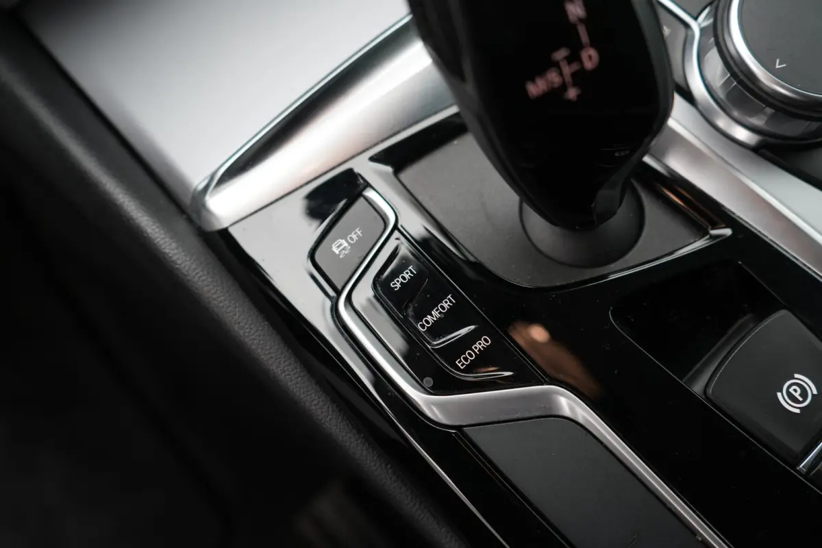 520i Corporate Lease High Executive LEDER | NAVIGATIE | PARKEERSENSOREN | ELEKTRISCHE KOFFERKLEP | AUTOMAAT |