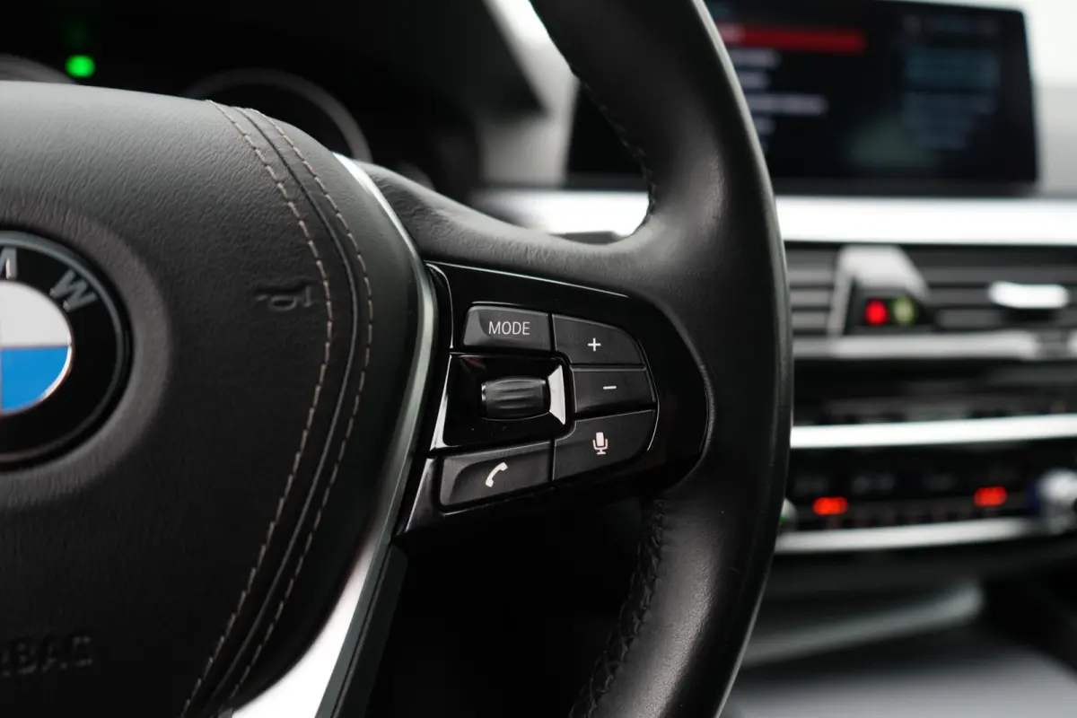 520i Corporate Lease High Executive LEDER | NAVIGATIE | PARKEERSENSOREN | ELEKTRISCHE KOFFERKLEP | AUTOMAAT |