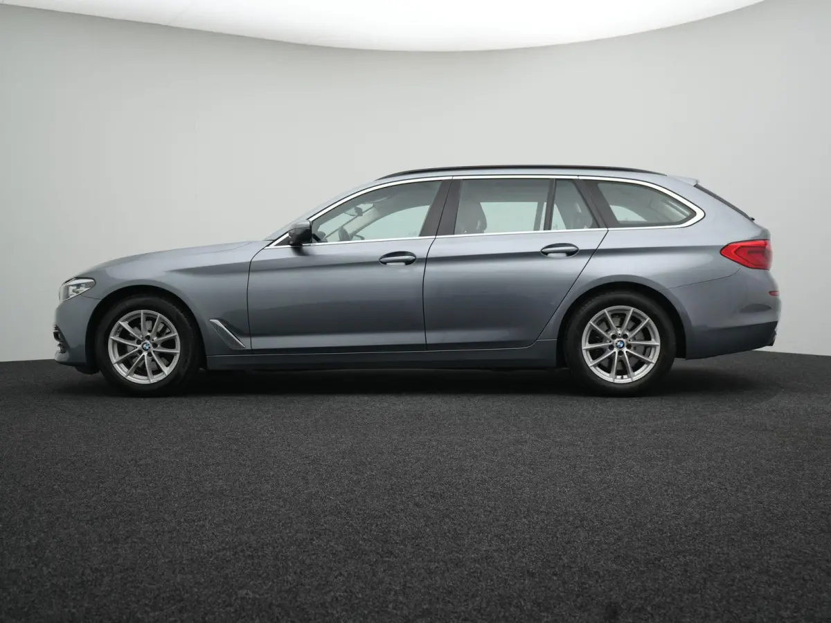 520i Corporate Lease High Executive LEDER | NAVIGATIE | PARKEERSENSOREN | ELEKTRISCHE KOFFERKLEP | AUTOMAAT |