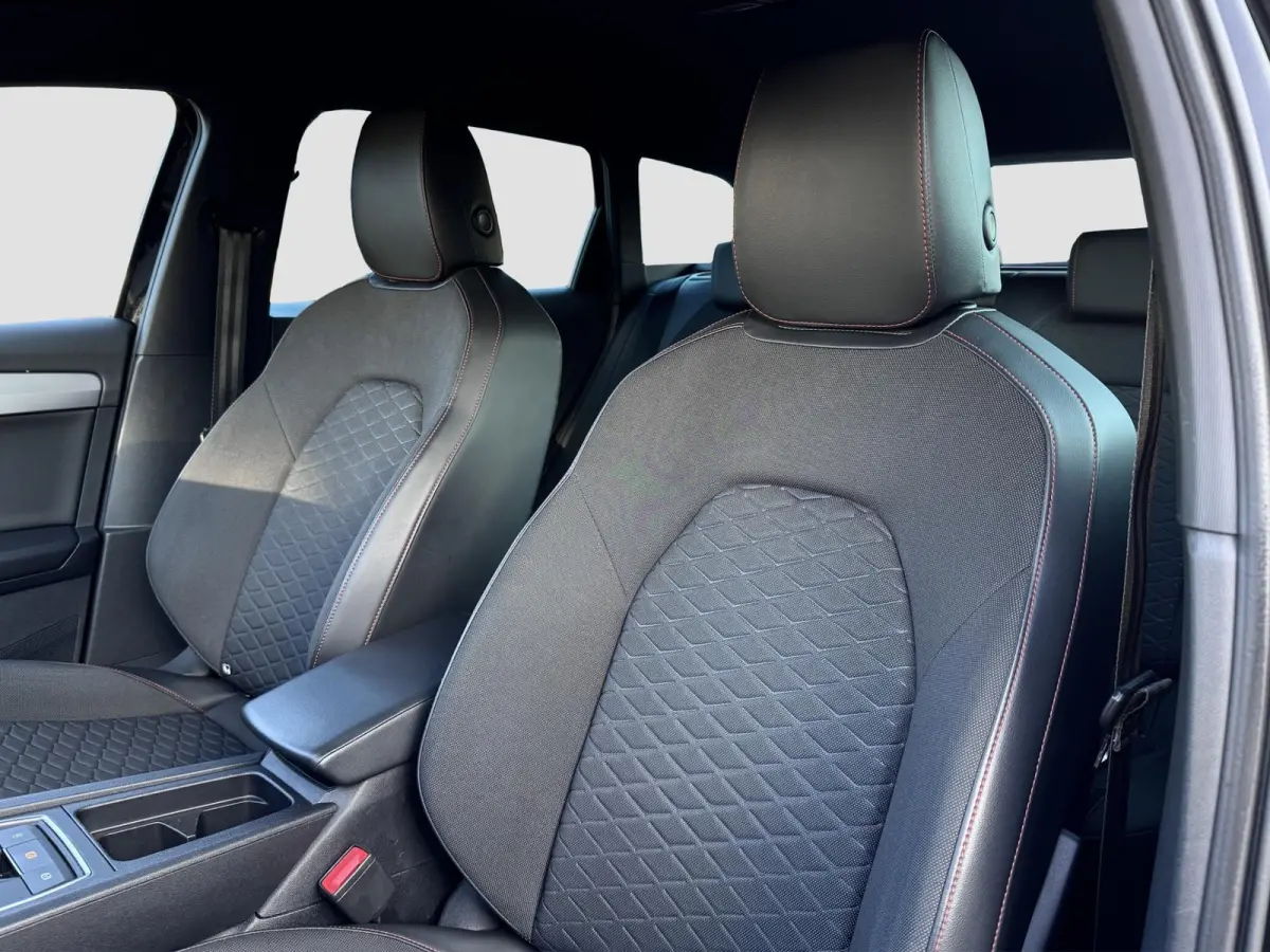 1.0 eTSI FR | Carplay | Virtual | DAB+ | Navi | Sfeerverlichting | Dealer onderhouden | Allseason banden