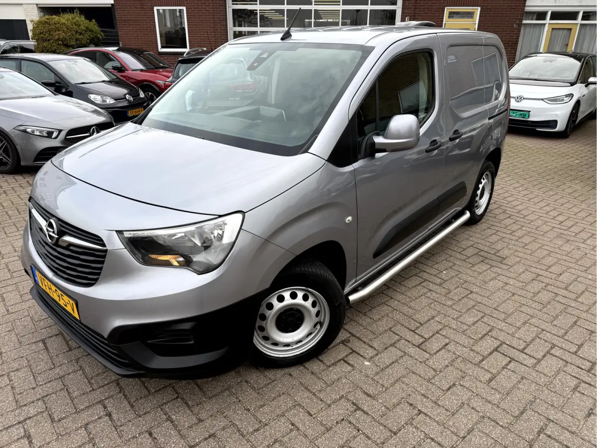 1.5D L1H1 Edition + Schufdeur L+R, Navi, App Connect