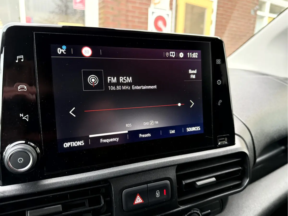 1.5D L1H1 Edition + Schufdeur L+R, Navi, App Connect