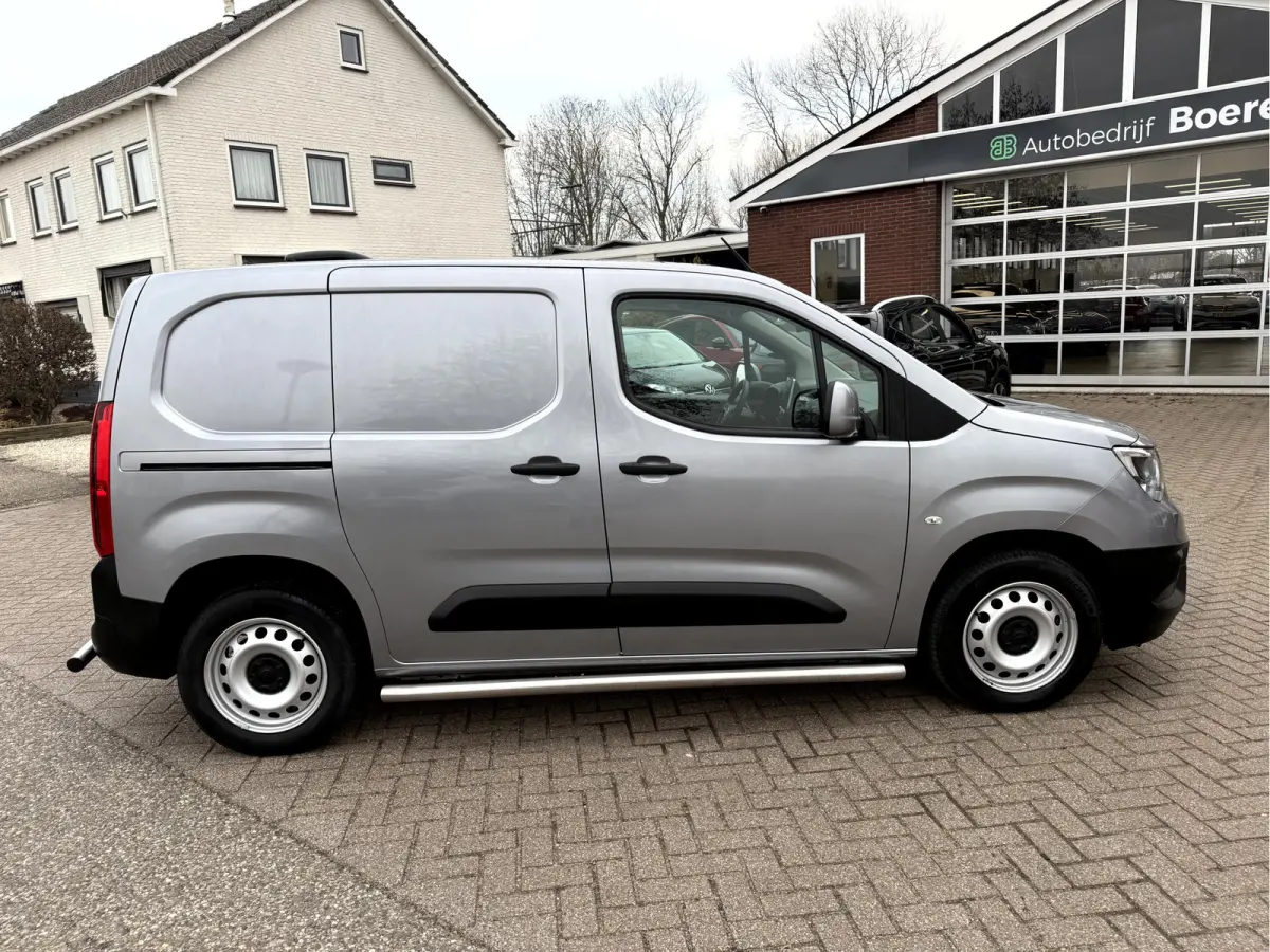 1.5D L1H1 Edition + Schufdeur L+R, Navi, App Connect