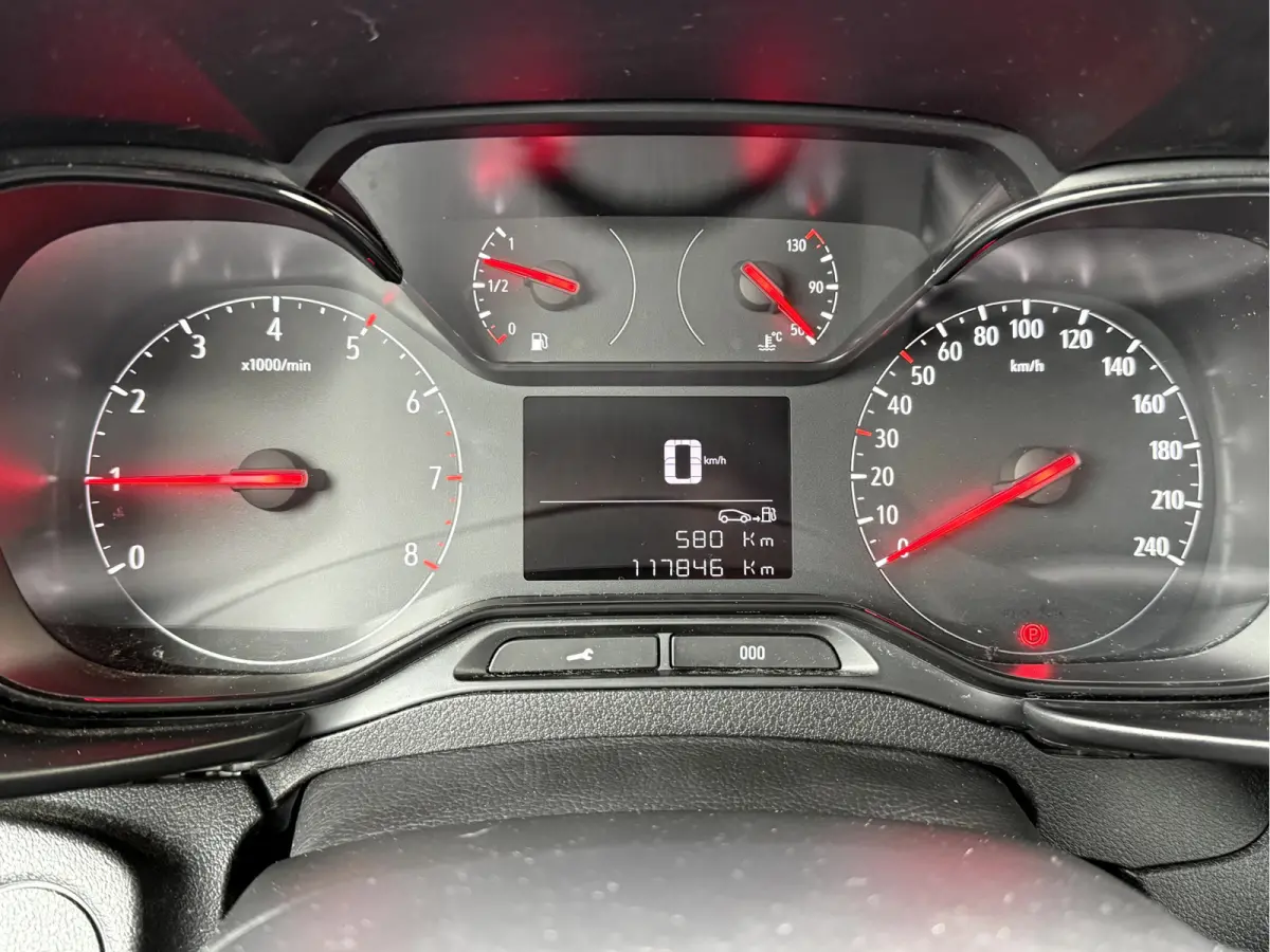 1.5D L1H1 Edition + Schufdeur L+R, Navi, App Connect