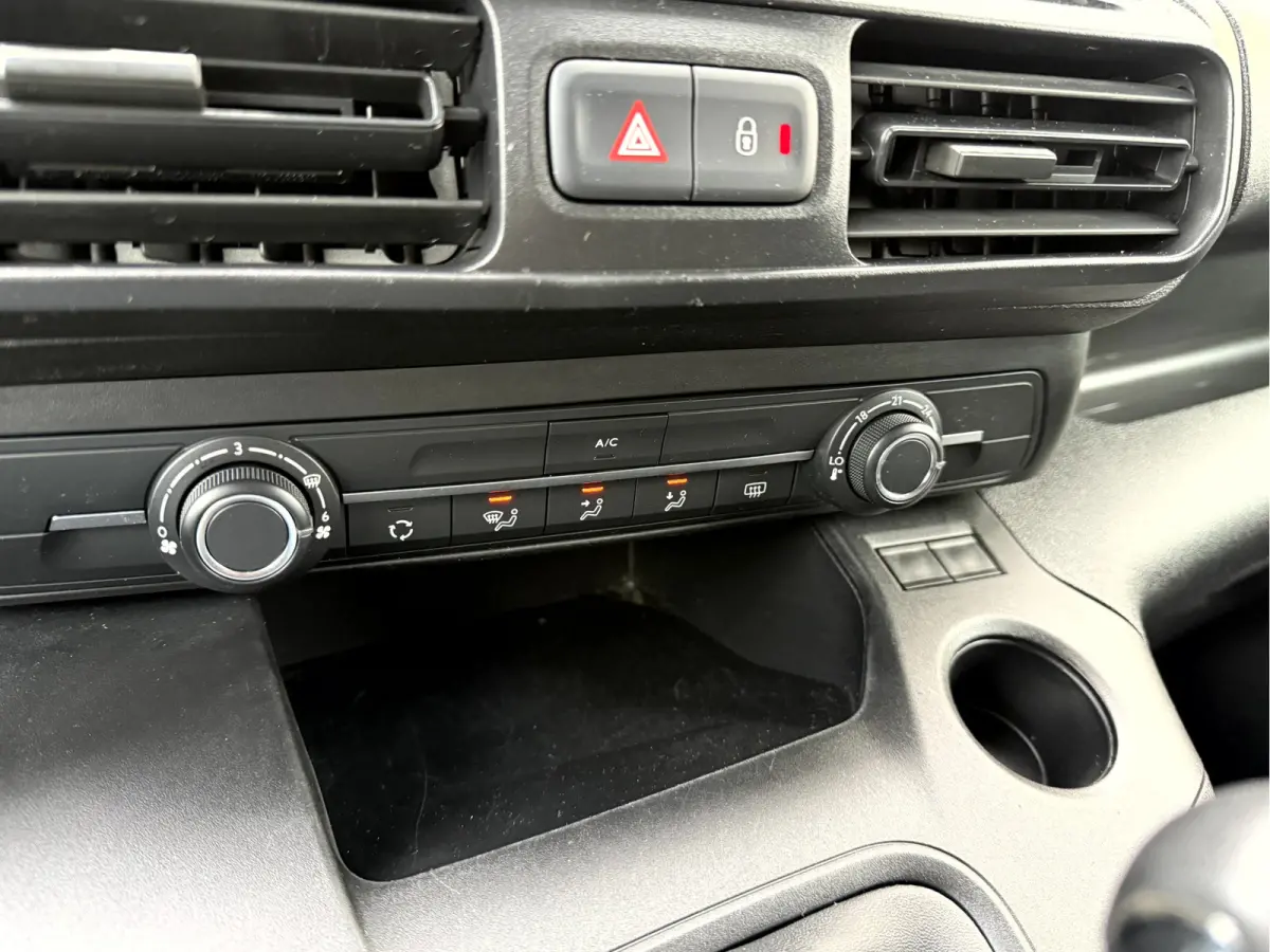 1.5D L1H1 Edition + Schufdeur L+R, Navi, App Connect