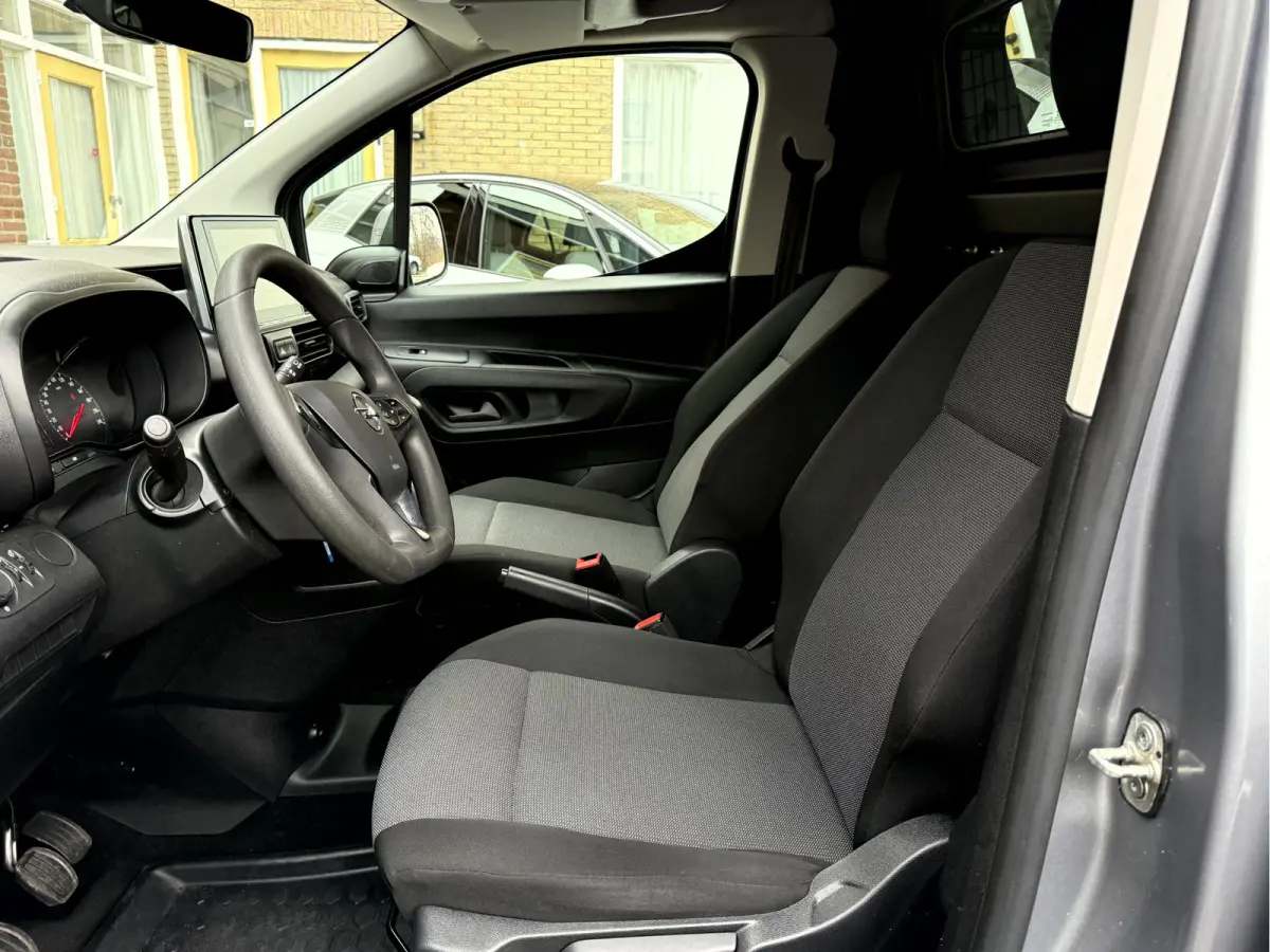 1.5D L1H1 Edition + Schufdeur L+R, Navi, App Connect