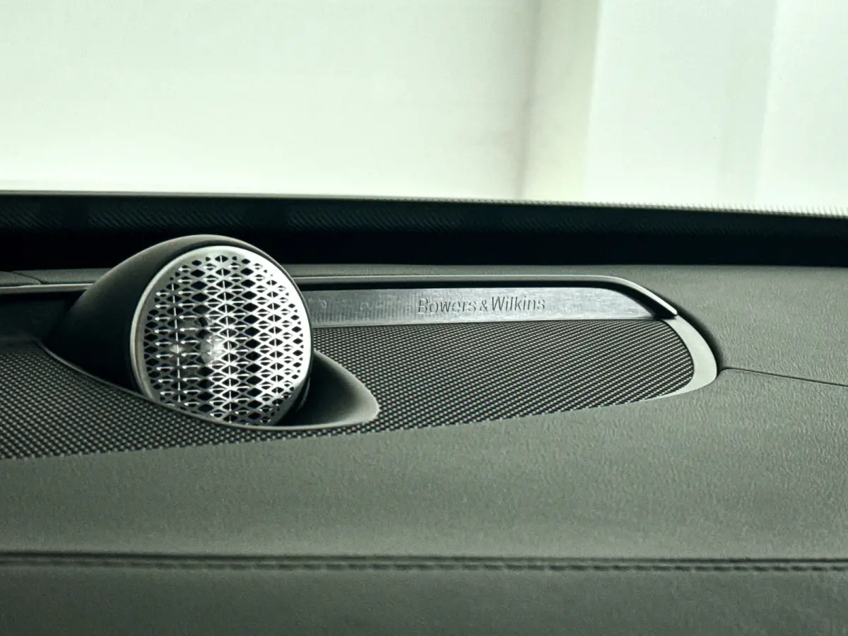 T8 Plug-in hybrid AWD Ultra Dark | Panoramadak | Luchtvering | 360º camera | Head- Up display | Bowers & Wilkins | Stoelventilatie | Trekhaak